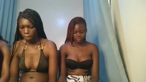 Snapshot of barbie_queen2 chatting on 12.03.25 queen online show from 12.03.25