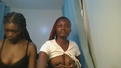 Snapshot of barbie_queen2 chatting on 12.15.25 queen online show from 12.15.25