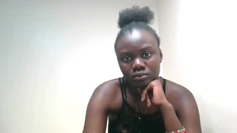 Snapshot of barbie_queen2 chatting on 06.18.26 queen online show from 06.18.26