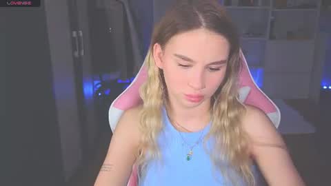 Snapshot of barbieee_doll chatting on 06.19.26 Eva online show from 06.19.26