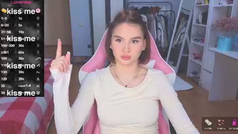 Snapshot of barbieee_doll chatting on 07.23.26 Eva online show from 07.23.26