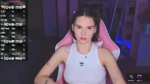 Snapshot of barbieee_doll chatting on 07.28.26 Eva online show from 07.28.26