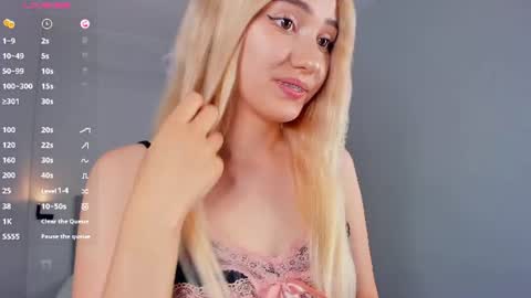 Mia online show from 07.12.26