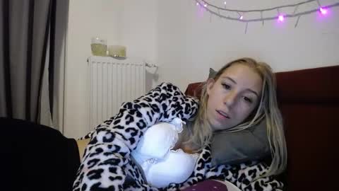 Snapshot of barelylegalblondy chatting on 12.03.24 Lena online show from 12.03.24