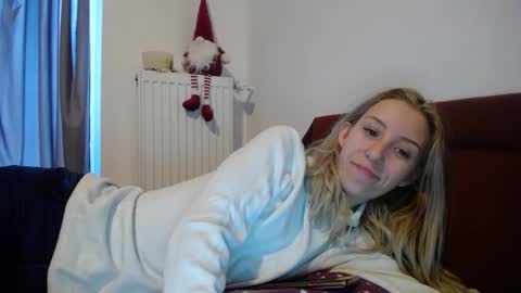 Snapshot of barelylegalblondy chatting on 12.20.24 Lena online show from 12.20.24