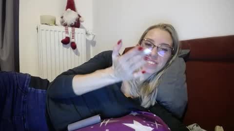 Snapshot of barelylegalblondy chatting on 12.21.24 Lena online show from 12.21.24