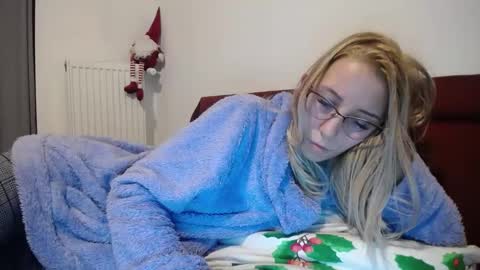 Snapshot of barelylegalblondy chatting on 12.30.24 Lena online show from 12.30.24