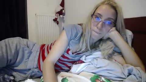 Snapshot of barelylegalblondy chatting on 01.06.25 Lena online show from 01.06.25