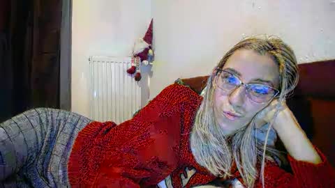 Snapshot of barelylegalblondy chatting on 01.16.25 Lena online show from 01.16.25