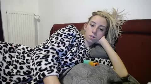 Snapshot of barelylegalblondy chatting on 01.19.25 Lena online show from 01.19.25