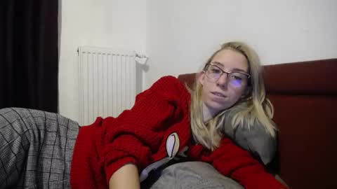 Snapshot of barelylegalblondy chatting on 01.23.25 Lena online show from 01.23.25