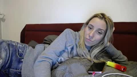 Snapshot of barelylegalblondy chatting on 02.06.25 Lena online show from 02.06.25