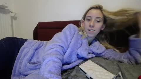 Snapshot of barelylegalblondy chatting on 02.13.25 Lena online show from 02.13.25