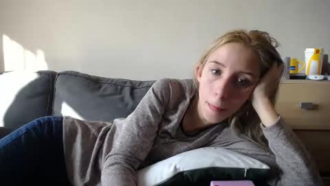 Snapshot of barelylegalblondy chatting on 03.06.25 Lena online show from 03.06.25