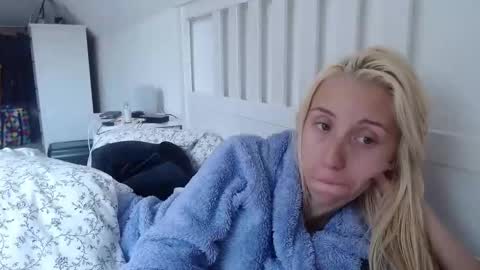 Snapshot of barelylegalblondy chatting on 09.13.25 Lena online show from 09.13.25