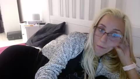 Snapshot of barelylegalblondy chatting on 09.14.25 Lena online show from 09.14.25