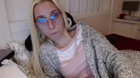 Snapshot of barelylegalblondy chatting on 10.29.25 Lena online show from 10.29.25