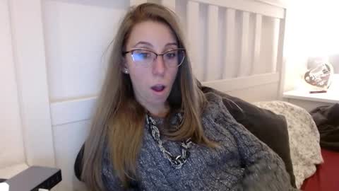 Snapshot of barelylegalblondy chatting on 11.15.25 Lena online show from 11.15.25