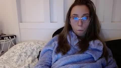 Snapshot of barelylegalblondy chatting on 11.26.25 Lena online show from 11.26.25