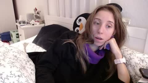 Snapshot of barelylegalblondy chatting on 12.16.25 Lena online show from 12.16.25