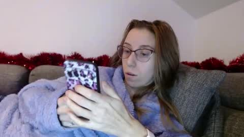 Snapshot of barelylegalblondy chatting on 01.08.26 Lena online show from 01.08.26