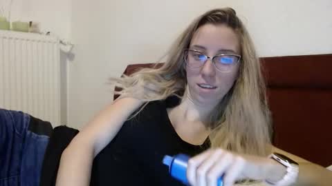 Snapshot of barelylegalblondy chatting on 02.11.26 Lena online show from 02.11.26