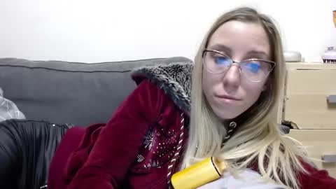 Snapshot of barelylegalblondy chatting on 03.16.26 Lena online show from 03.16.26