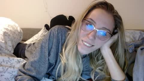 Snapshot of barelylegalblondy chatting on 03.25.26 Lena online show from 03.25.26