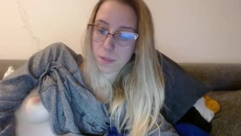 Snapshot of barelylegalblondy chatting on 03.26.26 Lena online show from 03.26.26
