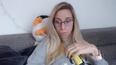 Snapshot of barelylegalblondy chatting on 03.28.26 Lena online show from 03.28.26