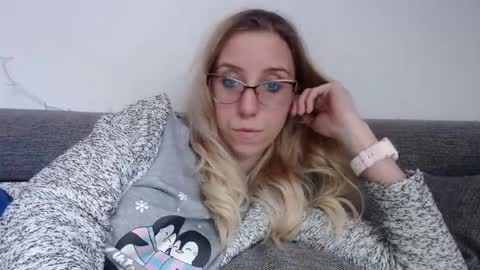 Snapshot of barelylegalblondy chatting on 03.29.26 Lena online show from 03.29.26