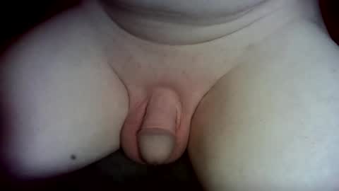 Snapshot of barenaked07 chatting on 01.05.25 barenaked07 online show from 01.05.25