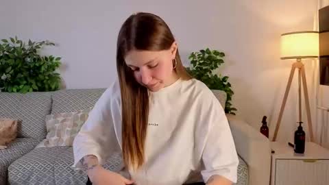 Snapshot of barrieyounkers chatting on 11.30.25 Elise online show from 11.30.25