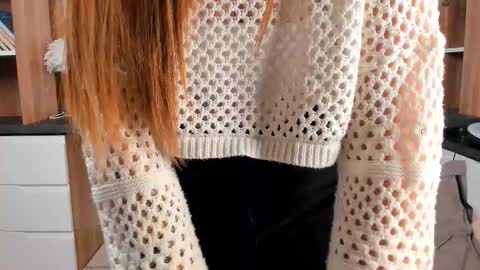 Snapshot of barrieyounkers chatting on 12.15.25 Elise online show from 12.15.25