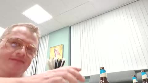 Snapshot of barrrry1994 chatting on 10.26.25 barrrry1994 online show from 10.26.25