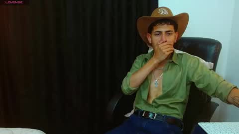 Snapshot of bastiaan_28 chatting on 03.08.26 Bastian online show from 03.08.26