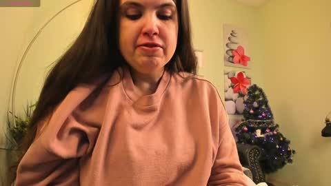 Snapshot of battymoll chatting on 12.10.24 battymoll online show from 12.10.24