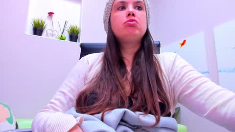 Snapshot of battymoll chatting on 12.16.24 battymoll online show from 12.16.24