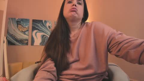 Snapshot of battymoll chatting on 12.18.24 battymoll online show from 12.18.24