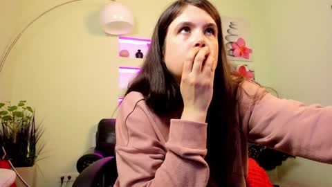 Snapshot of battymoll chatting on 01.14.25 battymoll online show from 01.14.25