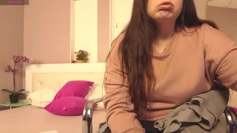 Snapshot of battymoll chatting on 02.05.25 battymoll online show from 02.05.25