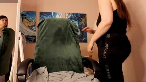 Snapshot of battymoll chatting on 09.17.25 battymoll online show from 09.17.25