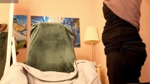 Snapshot of battymoll chatting on 10.22.25 battymoll online show from 10.22.25