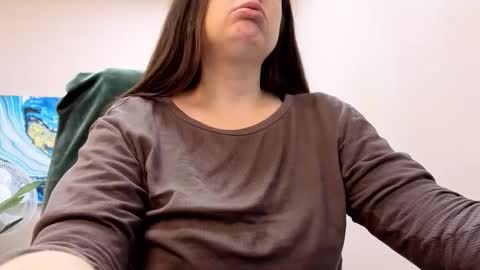 Snapshot of battymoll chatting on 10.29.25 battymoll online show from 10.29.25