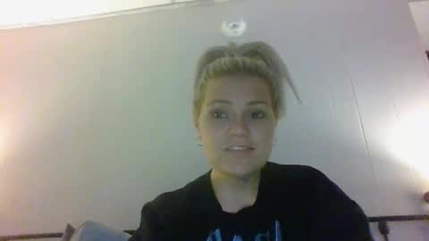 Snapshot of bayybaee21 chatting on 11.18.25 Baylee online show from 11.18.25