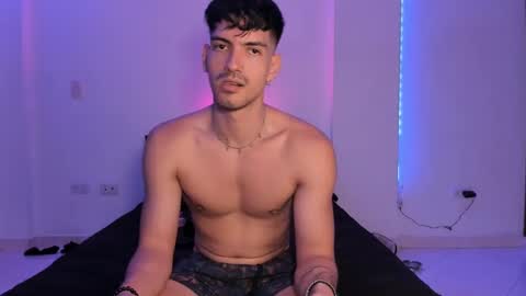 Snapshot of bbbeachboy chatting on 12.02.24 Valentino online show from 12.02.24