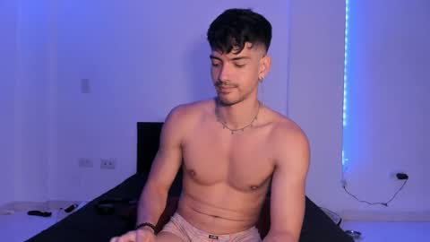 Snapshot of bbbeachboy chatting on 12.03.24 Valentino online show from 12.03.24