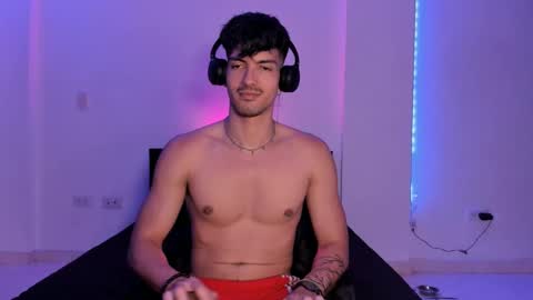 Snapshot of bbbeachboy chatting on 12.04.24 Valentino online show from 12.04.24