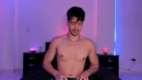 Snapshot of bbbeachboy chatting on 01.02.25 Valentino online show from 01.02.25