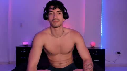 Snapshot of bbbeachboy chatting on 01.03.25 Valentino online show from 01.03.25